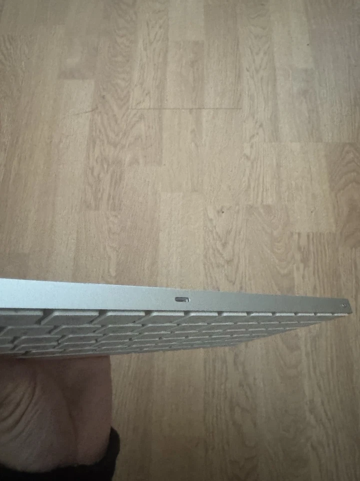 Apple Magic Keyboard Tastiera Wireless - Bianca (MK2A3T/A) - Immagine 3 di 4