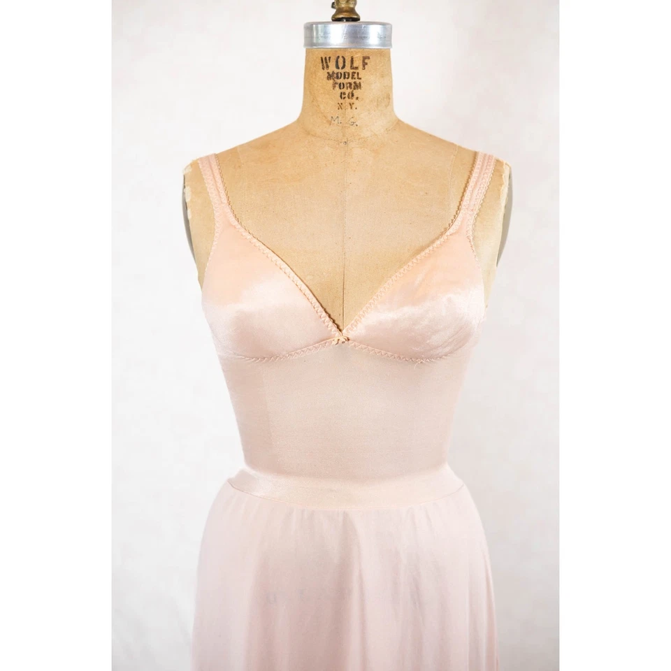 Vestido sin Mangas Olga Sin Costuras Vintage Años 70 Body, Lencería 34A Estilo 395, Rubor Desnudo Foto 2 de 4