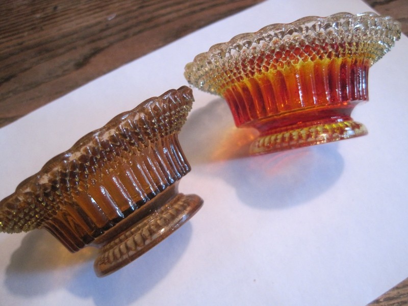 Degenhart LOT OF 2 Star&Dewdrop Pattern Salt Cellar-AMBER/GRADUATED RED-3.25" AC