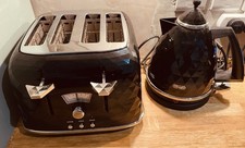 DeLonghi Brillante Black Retro Matching Kettle And 4 Slice Toaster Set