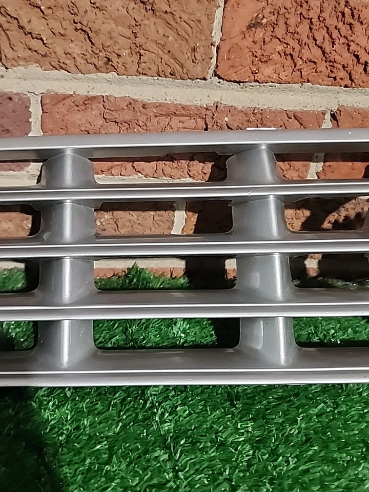 Cadillac Eldorado 1995-2002 capó delantero parrilla y emblema  Foto 3 de 4