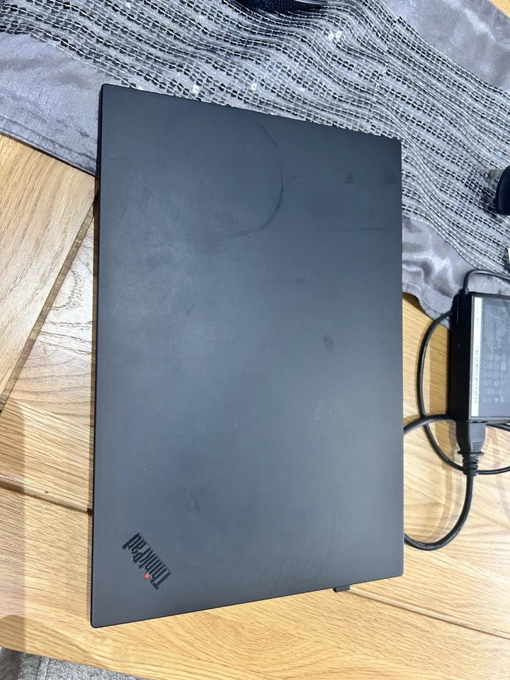 Lenovo ThinkPad P1 · i7-9750H · 16GB · 256GB, photo 2 of 5