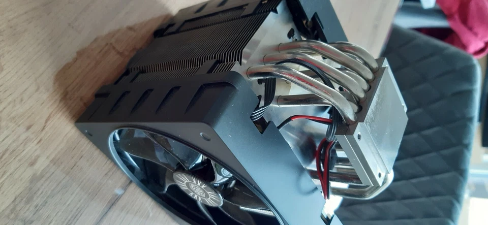 boxed Cooler Master V6 GT CPU fan (LGA 1155)  - Image 3 of 4