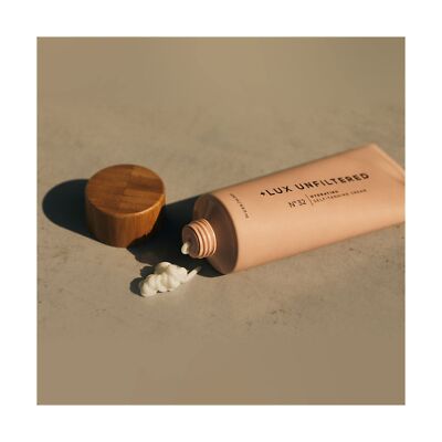 Lux Unfiltered N°32 Gradual Hydrating Self Tanner in Santal - Self