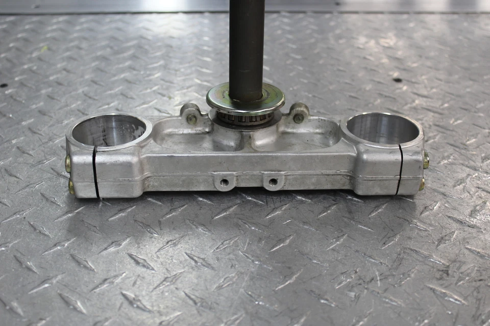 2000 DUCATI 750 SS HALF FAIRING FRONT FORKS CLAMP TRIPLE TREE STEM - Image 3 of 4