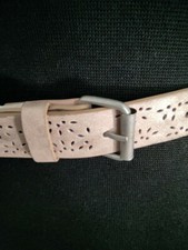 Slightly shimmering narrow eyelet pattern belt pink size 90 excellent kLi721
