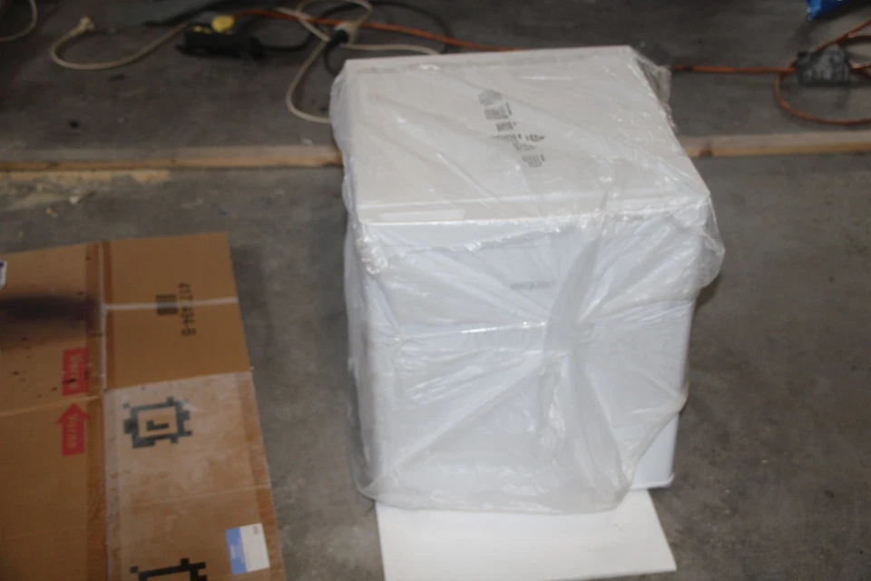 gefrierschrank klein 1 Jahr alt  NEU  H 0,50cm  /B 0,43cm / T 0,43cm - Bild 3 von 4