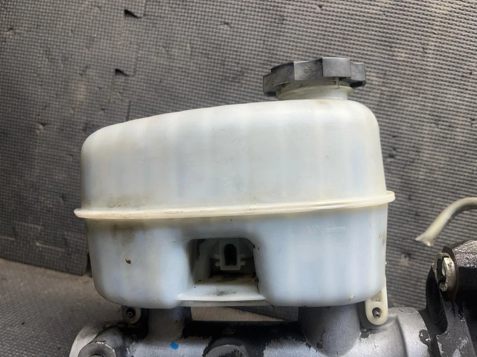 2004 GMC Sierra 2500HD 6.0L Power Brake Booster 03 04 05 06 07 OEM Foto 2 de 4