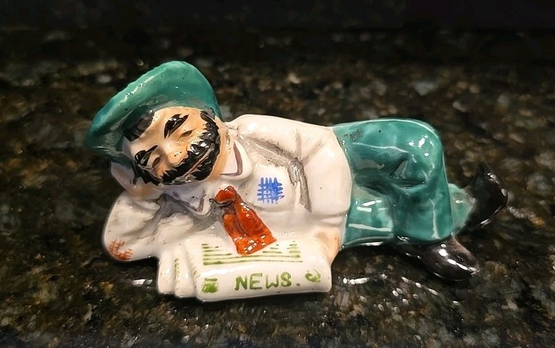 Vintagw Pioneer Merchandise Hobo Figurine Japan 1950s Ceramic Excellent Conditio