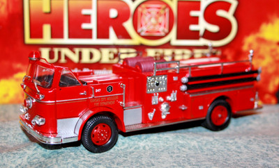 SEAGRAVE K OPEN-CAB PUMPER - KANSAS CITY FIRE DEPT - Maßstab 1:50 von CORGI US50807