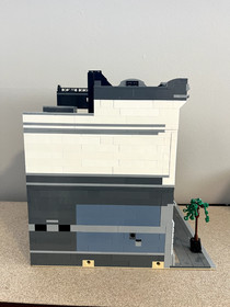 LEGO Creator Expert: Brick Bank (10251) - Used - 90-95% Complete