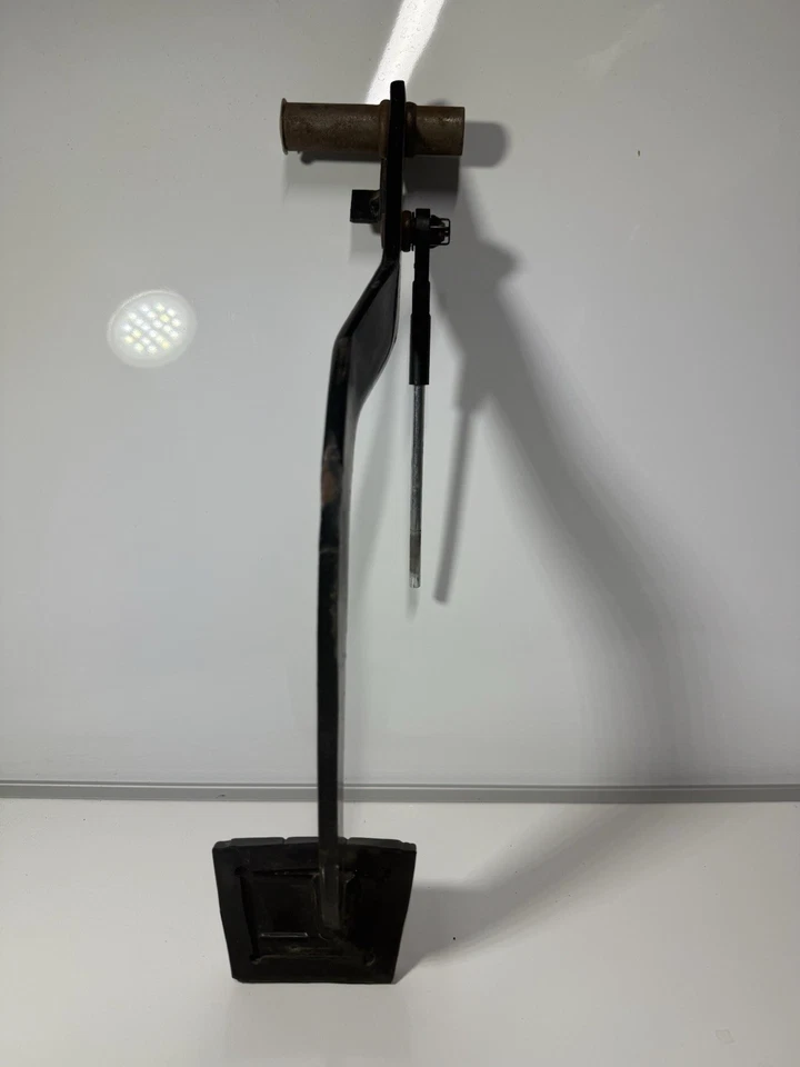 1995-1999 Chevy GMC Truck C/K 1500 2500 3500 Clutch pedal only NO BRACKET NV3500 - Image 2 of 4