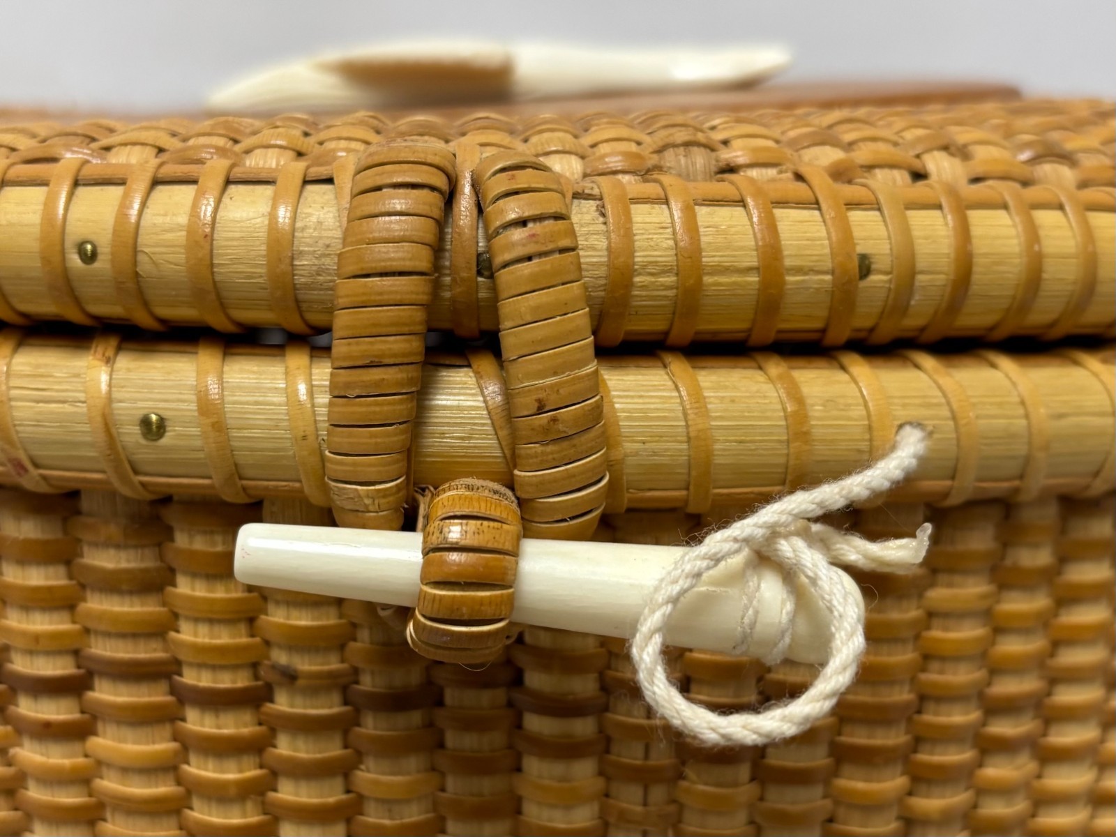 VTG Signed Kai O'Connell  1999 Nantucket Basket Purse w/Whale, Leather Strap