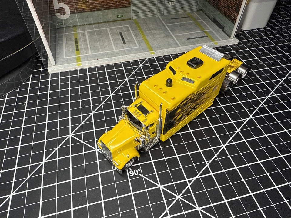 DCP 1:64 KENWORTH W900 Custom Made Long Sleeper - Image 4 of 4