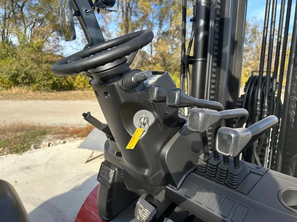 Carretilla elevadora neumática UniCarriers MJ1F4A45LV 2018 10.000 lb capacidad de elevación alta baja Foto 4 de 4