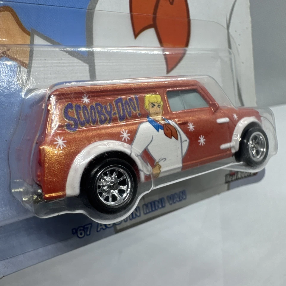 HOT WHEELS 2017 Pop Culture Scooby Doo Fred 67 Austin Mini Van - Image 3 of 4