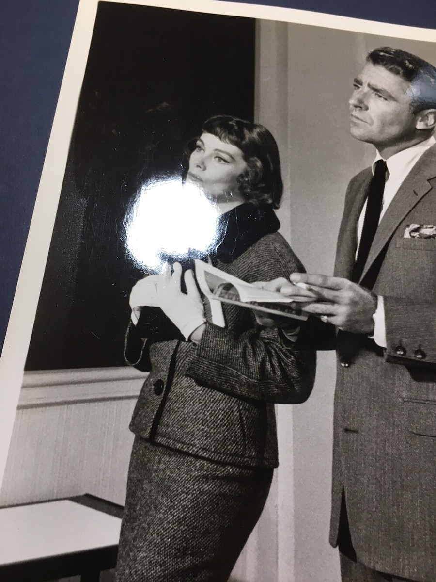 Phyllis Kirk & Peter Lawford at art museum THE THIN MAN Orig TV