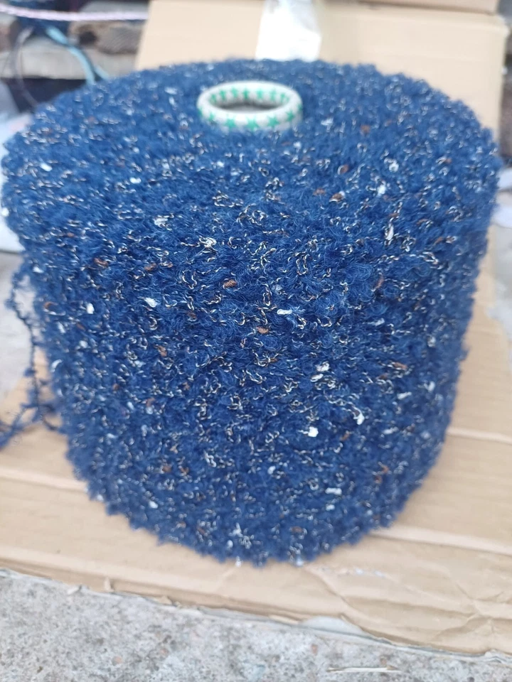 fil a tricoter Laine Bouclette Flower Marine 980 Grammes - Photo 1/1