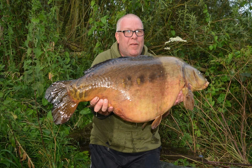 Carping Mad5! (The final part of the trilogy) Brand new and SIGNED - Image 3 of 4