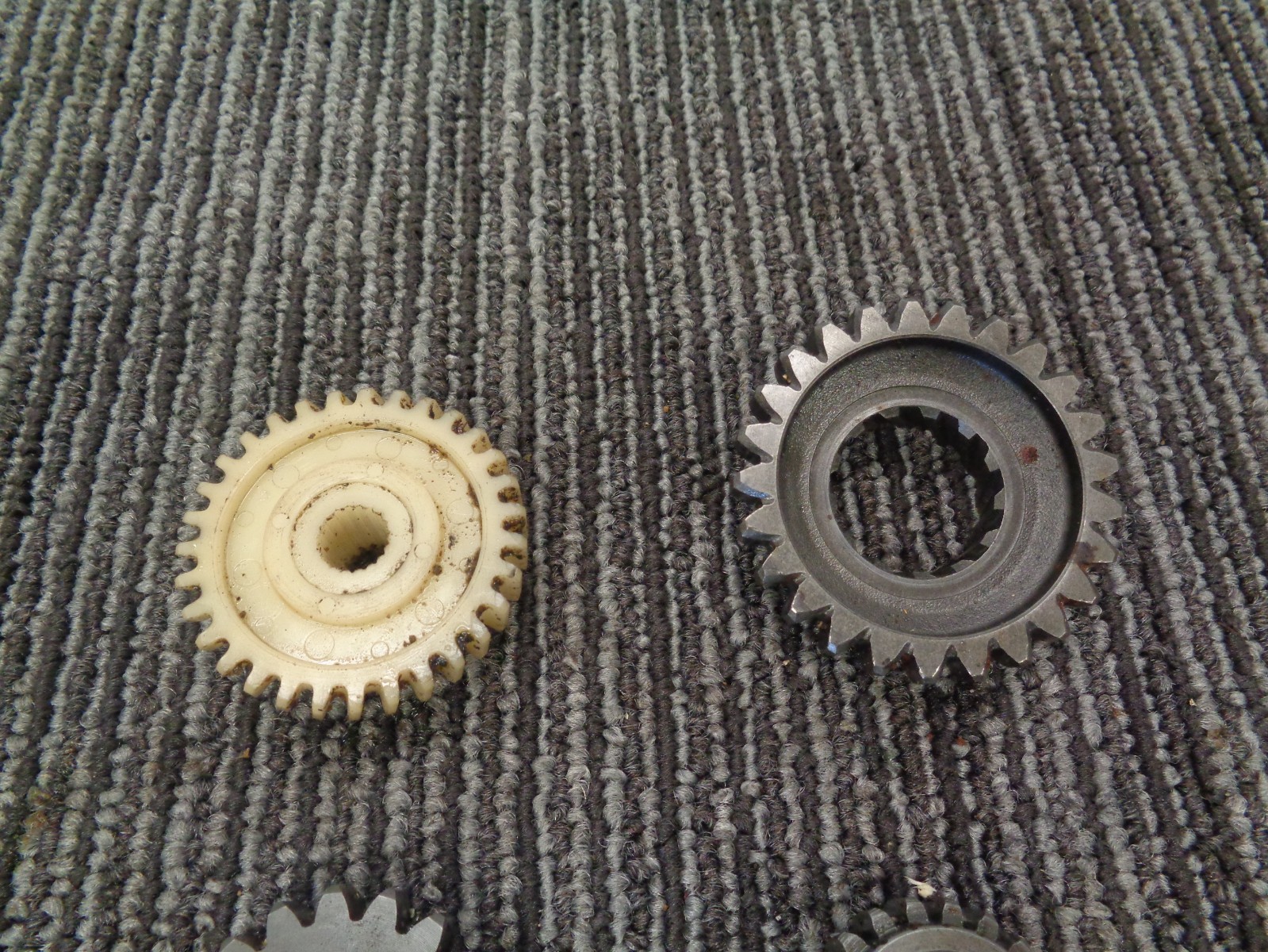 82 1982 Yamaha YZ125 YZ 125 Motorcycle Body Motor Gears Oil Pump Start