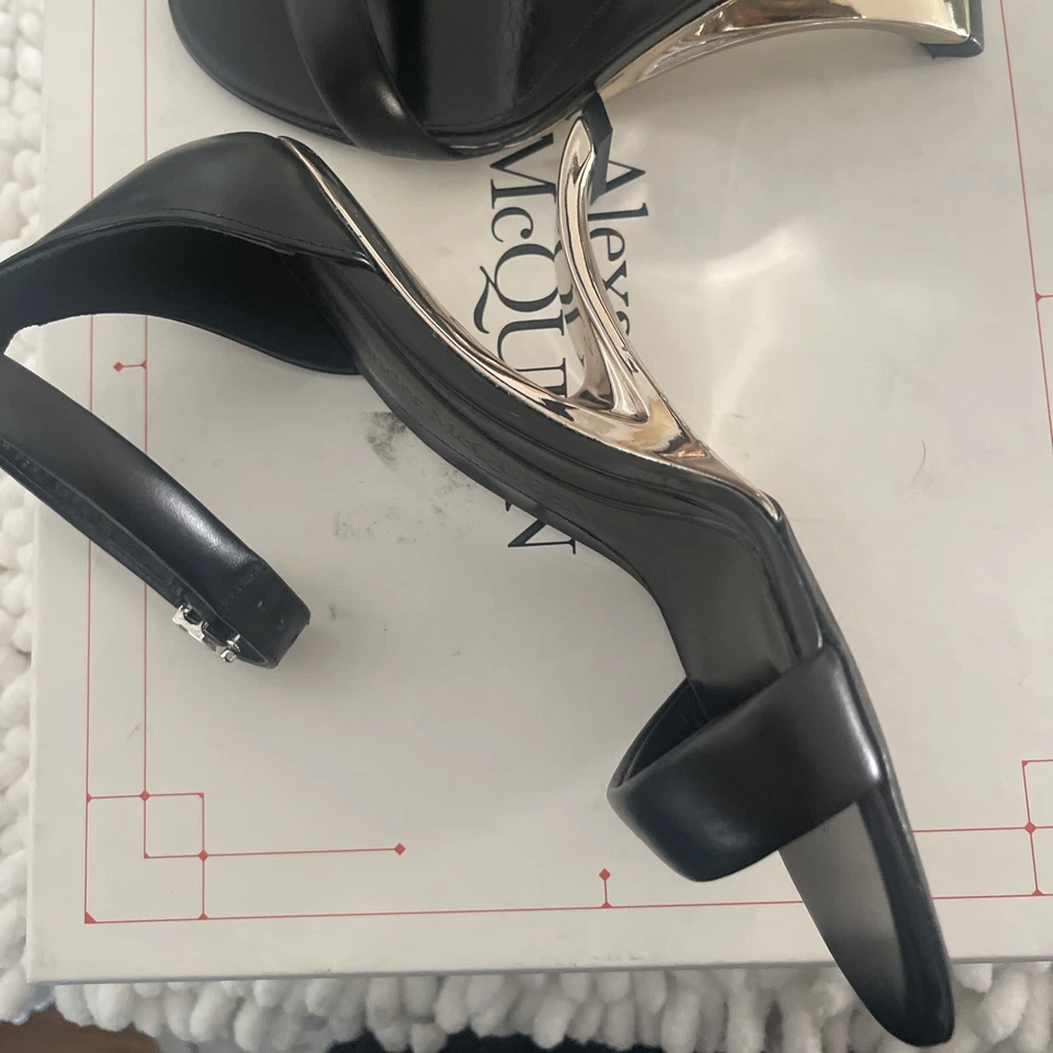 Кожаные черные сандалии Alexander McQueen 36 с дуговым ремешком на лодыжке - Изображение 4 из 4