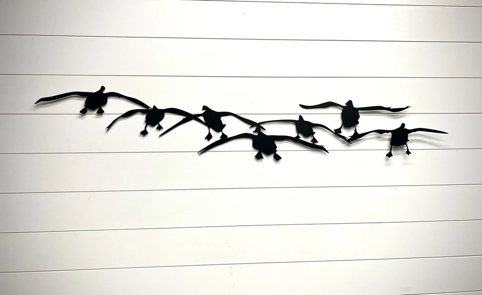 Arte de pared de gansos entrantes de Canadá bandada de metal de 48 pulgadas - acero negro mate Foto 2 de 2