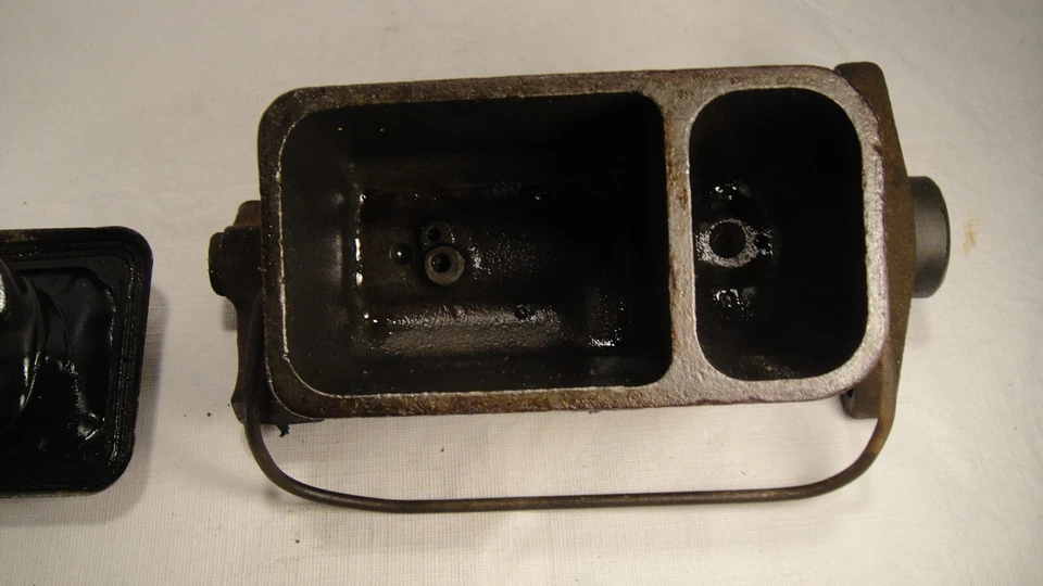 1977-1979 CADILLAC DEVILLE OEM CONJUNTO DE CILINDRO MESTRE DE FREIO ELÉTRICO - Imagem 3 de 4