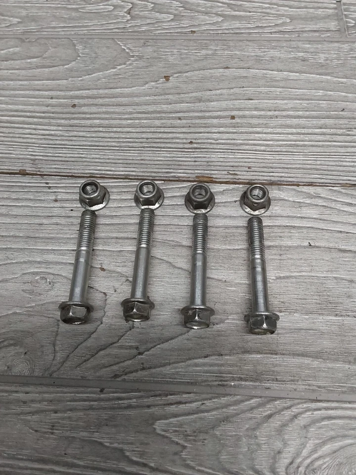 2009 09 08-12 Can Am Spyder Roadster GS 990 delantero derecho izquierdo superior brazo pernos Foto 2 de 4