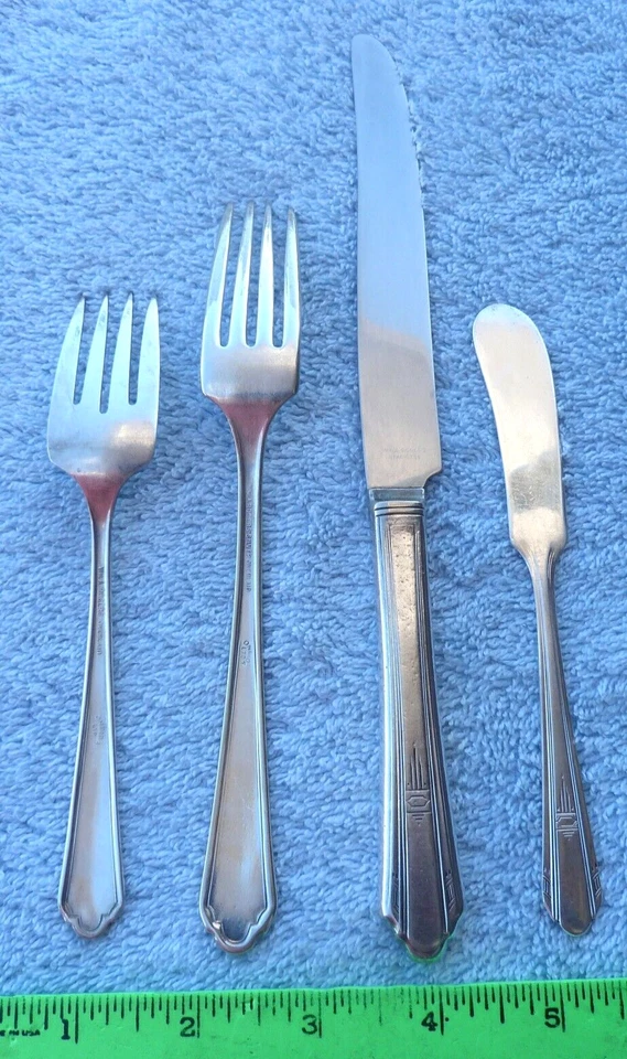 Wm. A. Rogers Oneida Ltd. Silverplate PARAMOUNT pattern 4 Piece place setting - Image 2 of 2