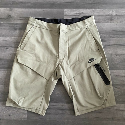 Nike Da Uomo Tech Pack al ginocchio Pantaloni Corti con Tasconi-Tutte le  Taglie-Stucco (928617-004) | eBay