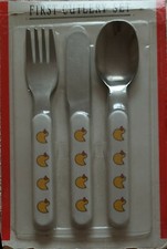 Zestaw sztućców Baby First kosztował £15.00 