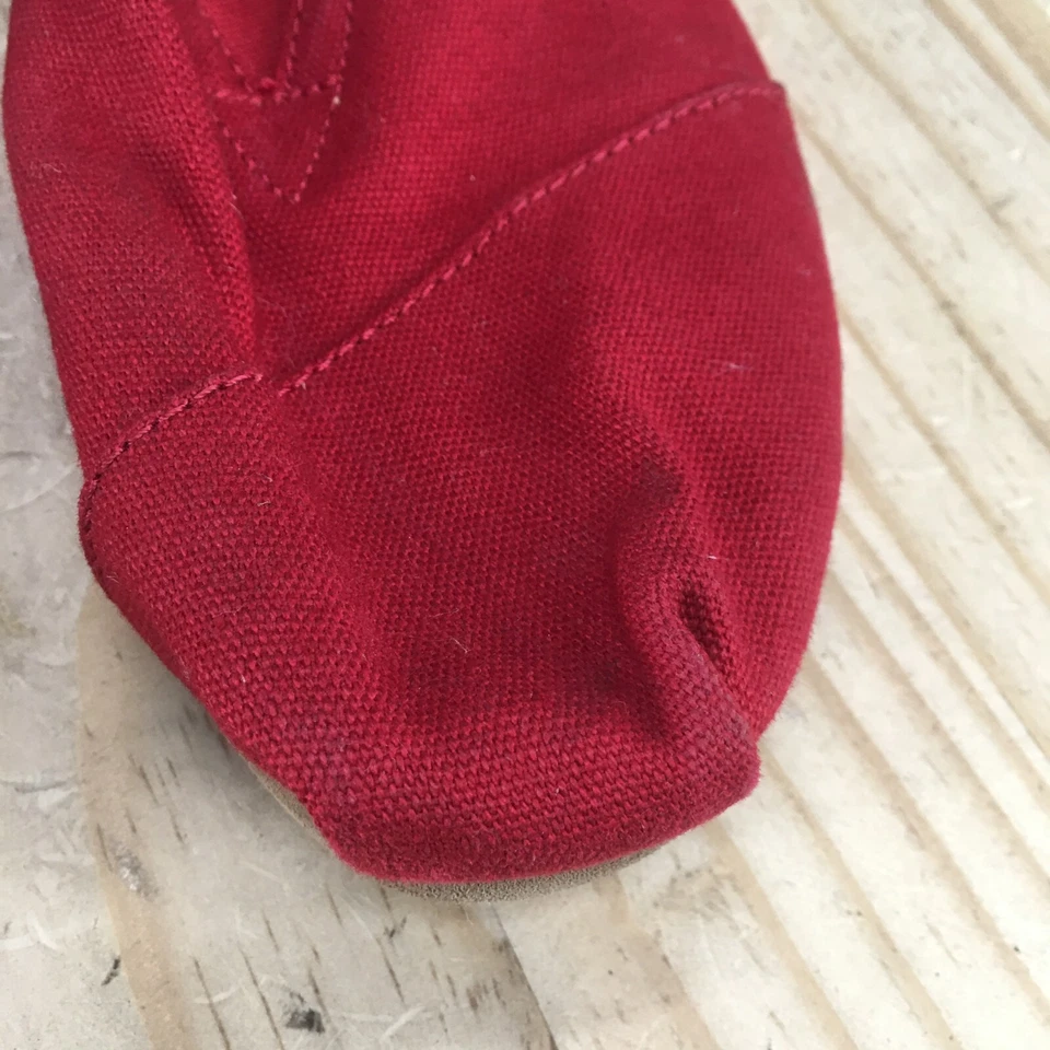 Toms Shoes Womens 10 Classic Slip On Flats Comfort 001001B07 Red Canvas Low Top - Image 4 of 4