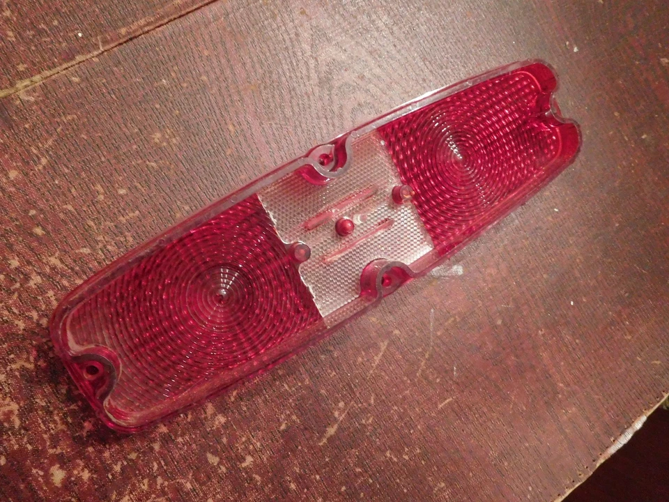 Nuevo de Lote Original 1971 1972 1973 Oldsmobile Custom Cruiser Lámpara Trasera Luz Lente Guía 3BS Foto 4 de 4