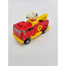 Vintage SNOOPY Handfuls Series Mini Diecast Fire Truck Freewheeling Aviva Red