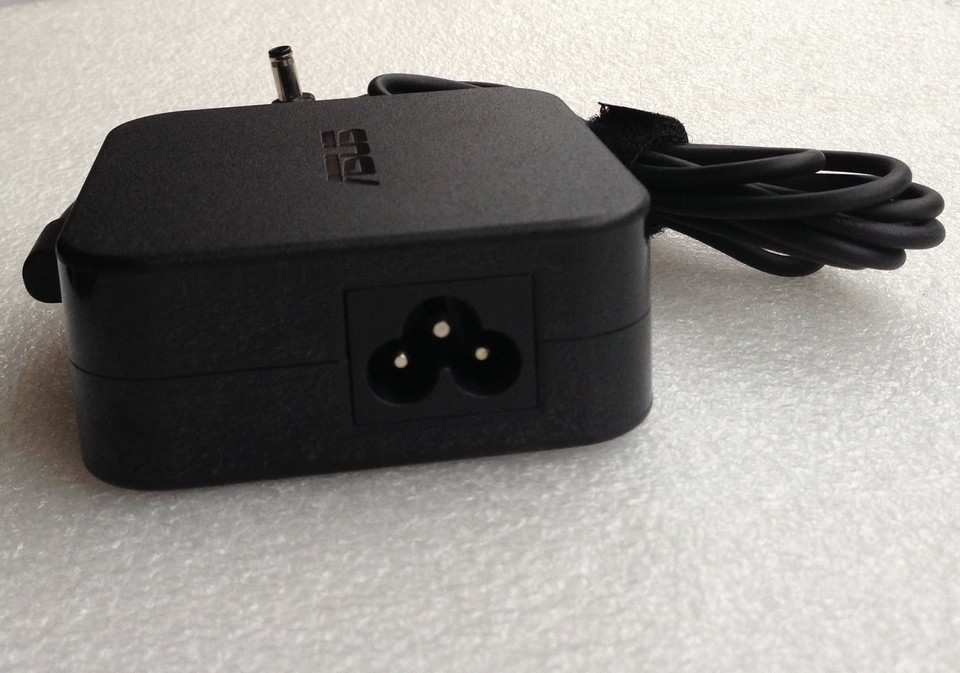 ALIMENTATORE ORIGINALE ASUS 65W 19V 3,42A (4.5MM X 3.0MM ALIMENTATORE ORIGINALE ASUS 65W 19V 3,42A (4.5MM X 3.0MM