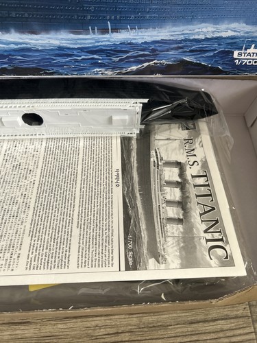 R.M.S. Titanic Static Model 1/700th Scale (603550144028) Academy Hobby Kits NOB - Picture 3 of 6