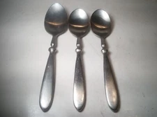 Cambridge TOWNHOUSE Stainless Flatware 2 Soup Spoons 1 Tablespoon Serving Spoon