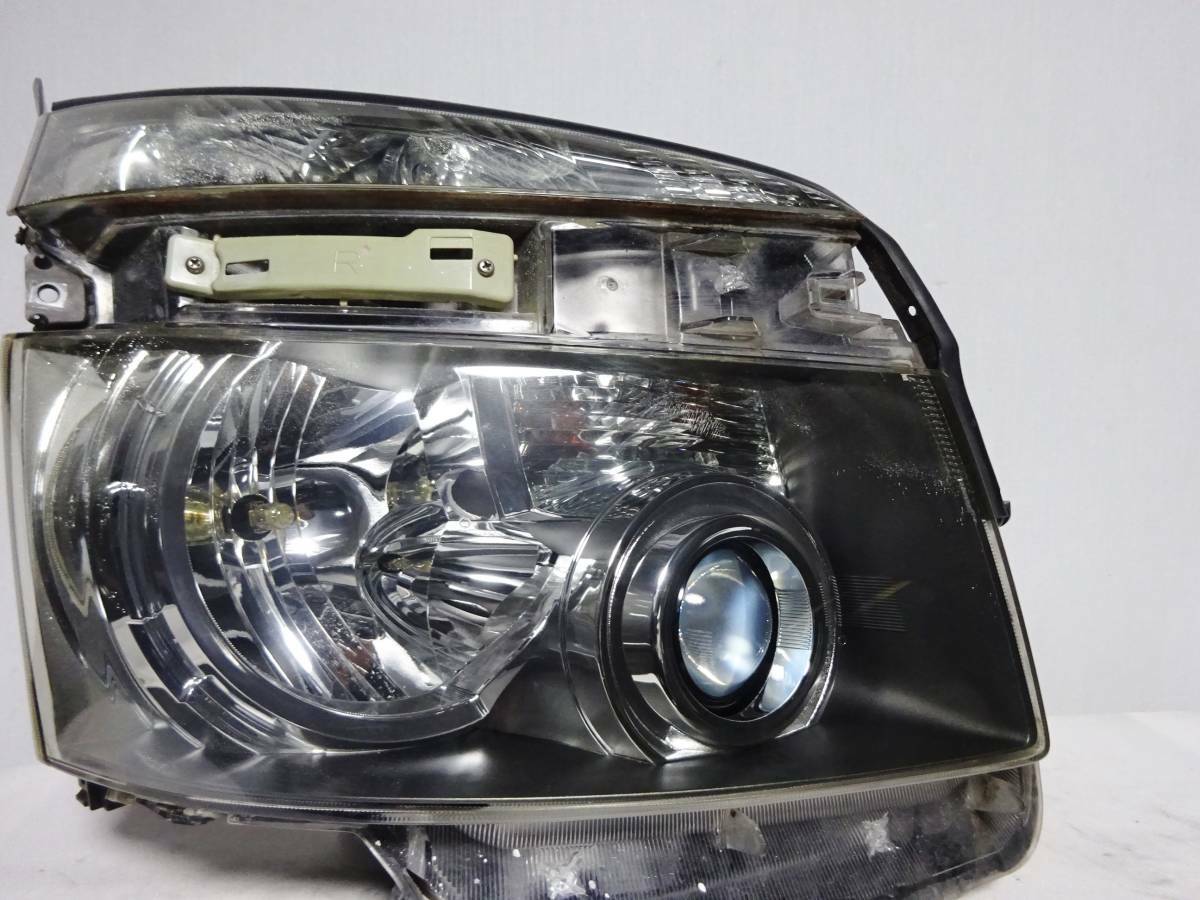 JDM 2008 Toyota Voxy ZRR70G ZRR75G HID Headlights Lights Lamps Set