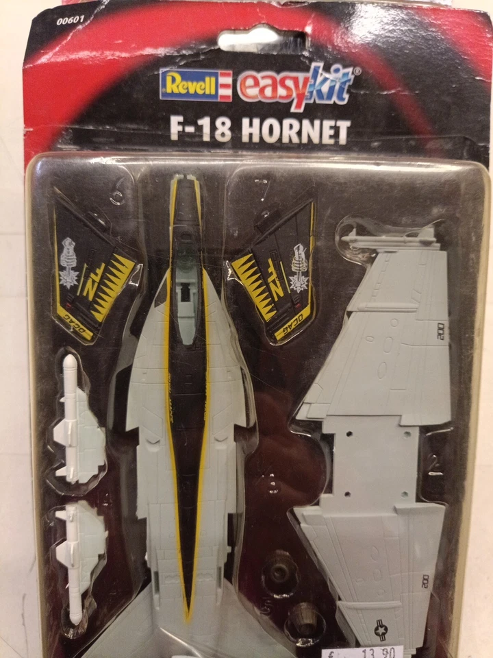 F-18 Hornet - Easy Kit - Plastic Model Kit 1:100 Revell cod.00601 - Immagine 3 di 4