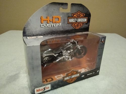 Maisto Motorcycles 1:18 Harley Davidson Series 40 2016 Breakout NEW - Picture 3 of 8