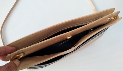 SALVATORE FERRAGAMO Vintage Firenze 5 Beige/Black Leather SALVATORE FERRAGAMO Vintage Firenze 5 Beige/Black Leather