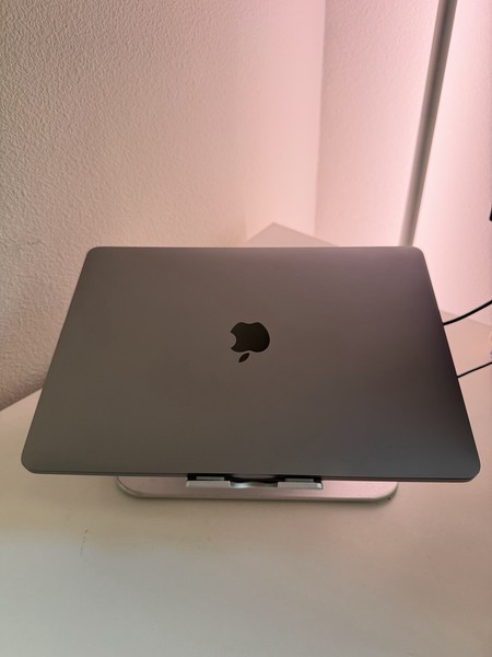 Apple MacBook Pro 13.3" 2020 i5 2.0GHz 16GB RAM 512GB SSD Gris Espacial OS Tahoe 4