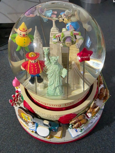 Vintage 2009 Macy Thanksgiving Parade Animated Musical Snow Globe - SEE VIDEO