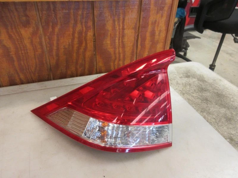 2010-2011 Honda Insight Tail Light Left Driver Side Assembly OEM - Image 3 of 4