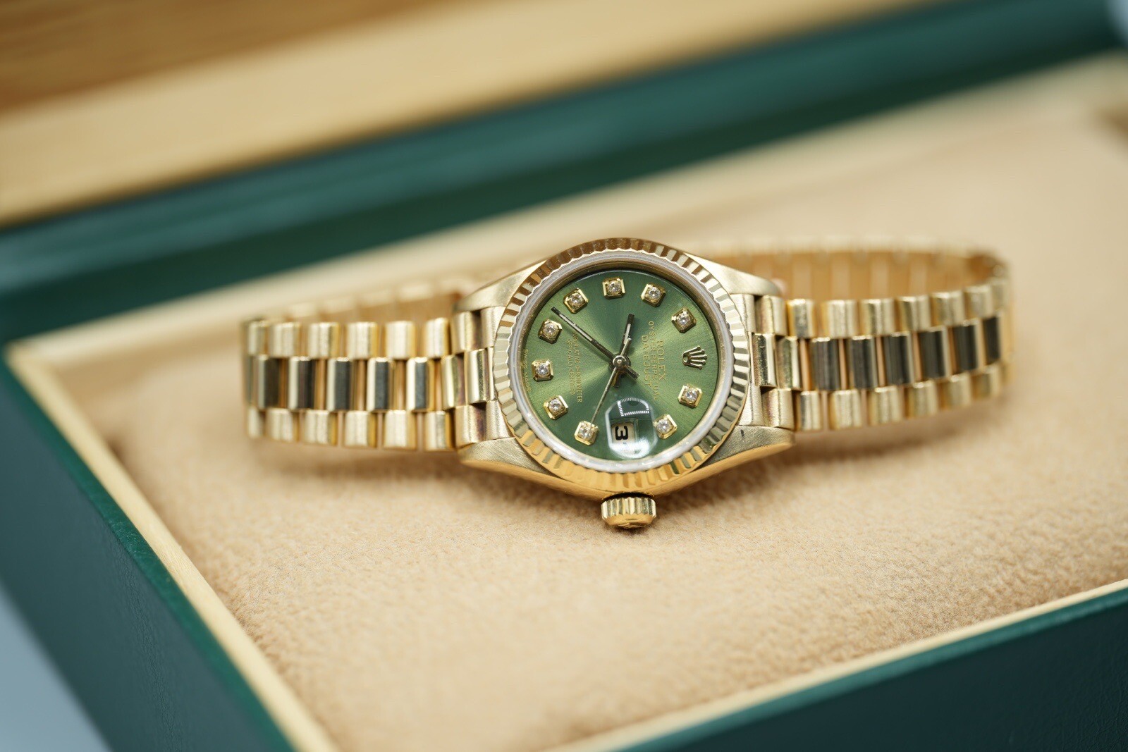 Ladies 18ct Yellow Gold Rolex Datejust 26 69178 Custom Olive Green Diamond Dial image 2