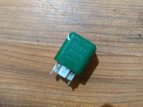 0568002120 Relais, Arbeitsstrom z5a1 Mazda 323 DE136900-67