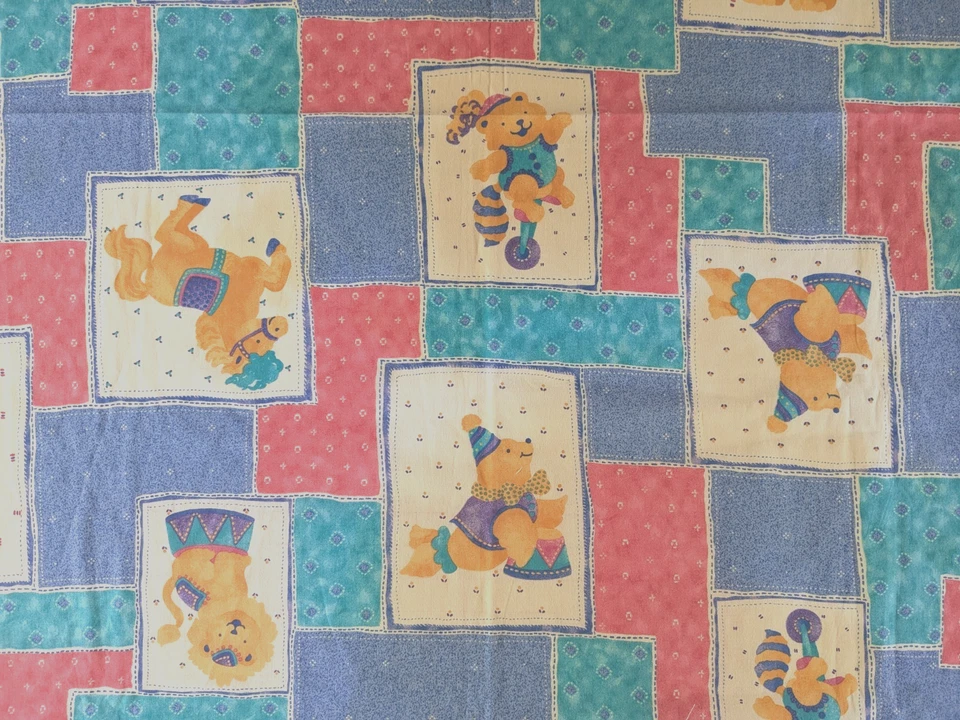 1 1/4 yardas. X 44" NIVERO/INFANTIL Tela Algodón ANIMALES DE REALIZACIÓN DE CIRCO Pasteles Foto 2 de 4