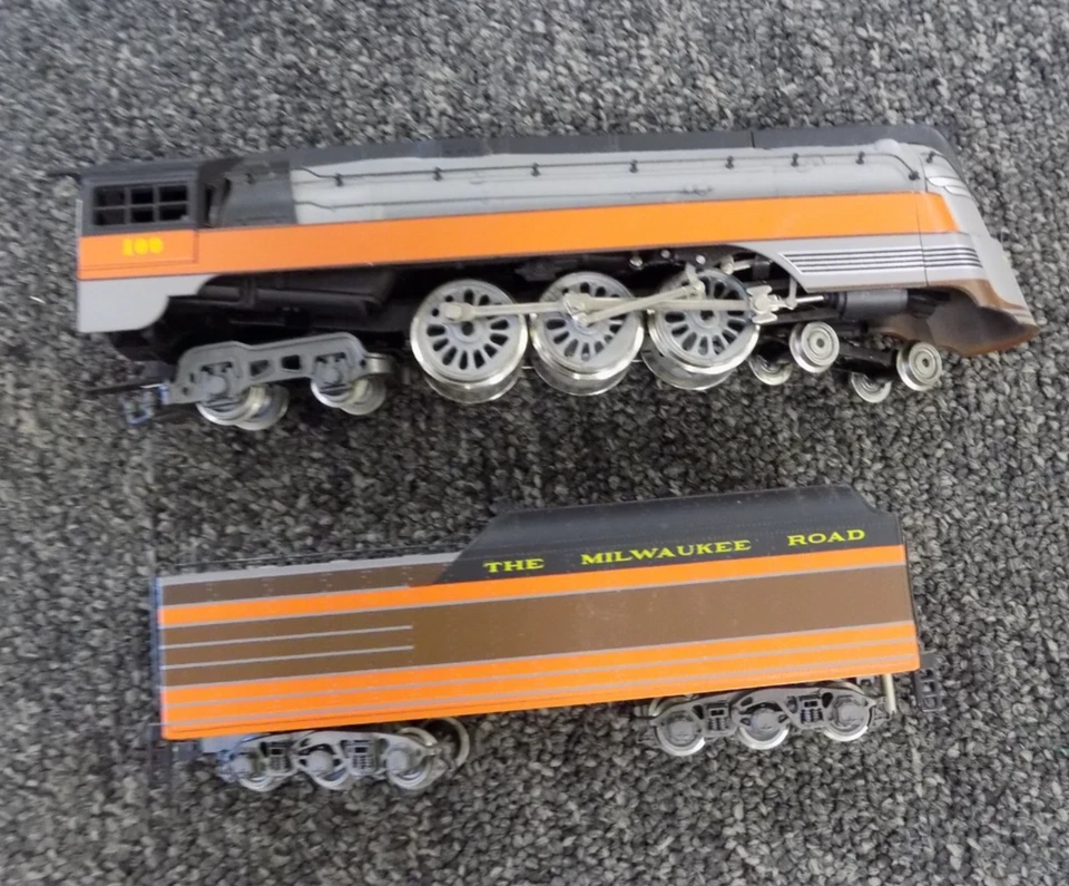 RARE HO Rivarossi 4-6-4 Hudson F-7 Locomotive - Milwaukee Road #100 - Image 3 of 3