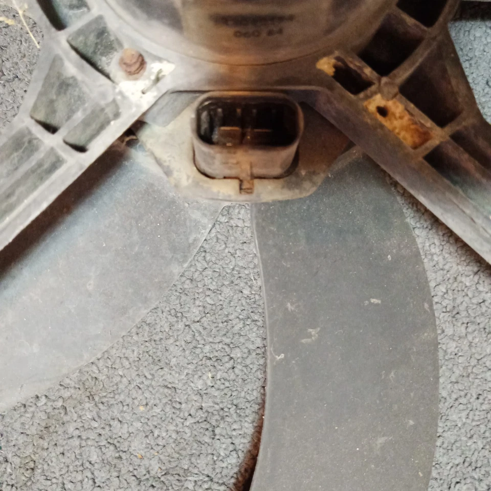 1982-92 Pontiac Firebird and Camaro Radiator Fan OEM Part - Изображение 2 из 2