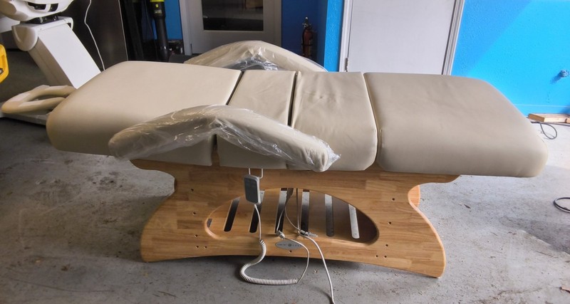 Comfort Soul Solara Elite Spa Treatment Table - Functional - Undamaged